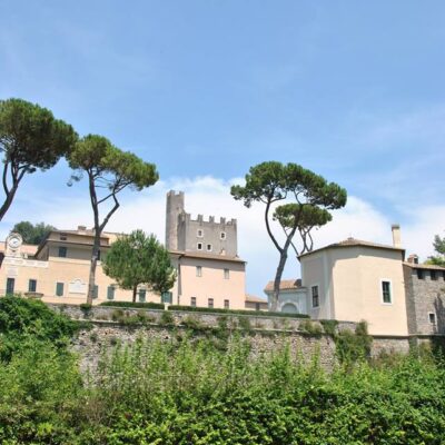 il CASTELLO DI TORRE IN PIETRA