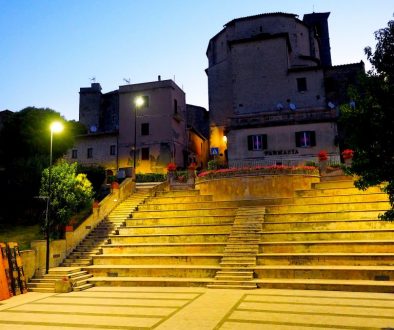 Castelnuovo di Farfa (Rieti) -La Piazza Comunale-Foto di Franco Leggeri